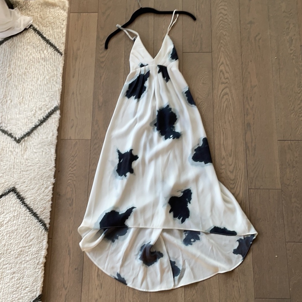 Wilfred Aritzia Midi Dress White with Navy Design